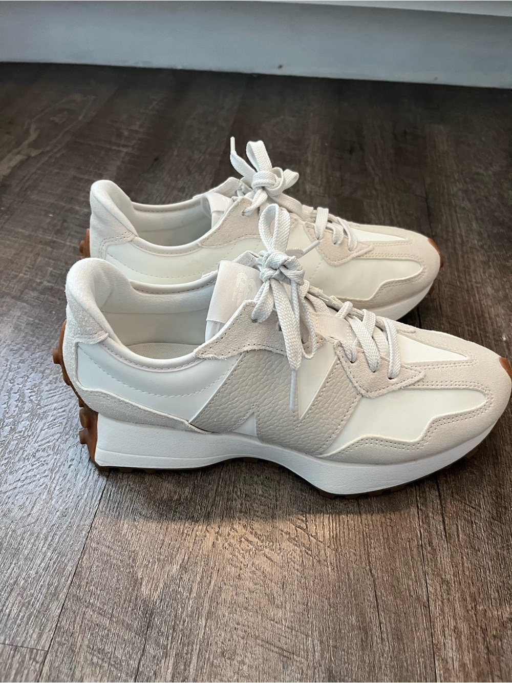 New Balance 327
